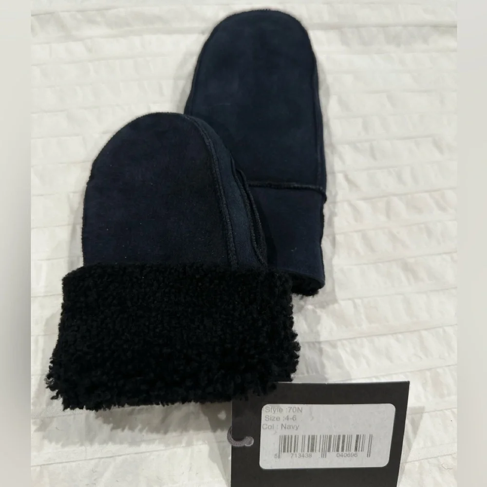 NWT - Navy Sheepskin Mitts - sz 4-6Y